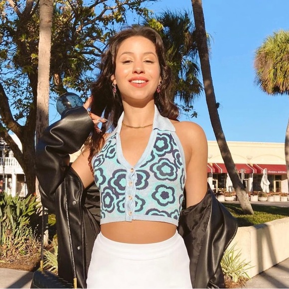 Groovy Backless Collard Crop Top 💙🤍 - Picture 1 of 4